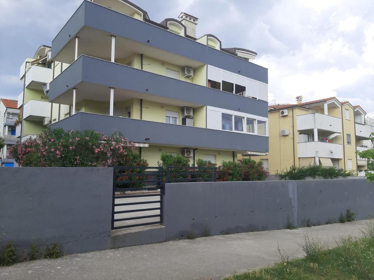 Apartman Sky Pula Ngoại thất bức ảnh